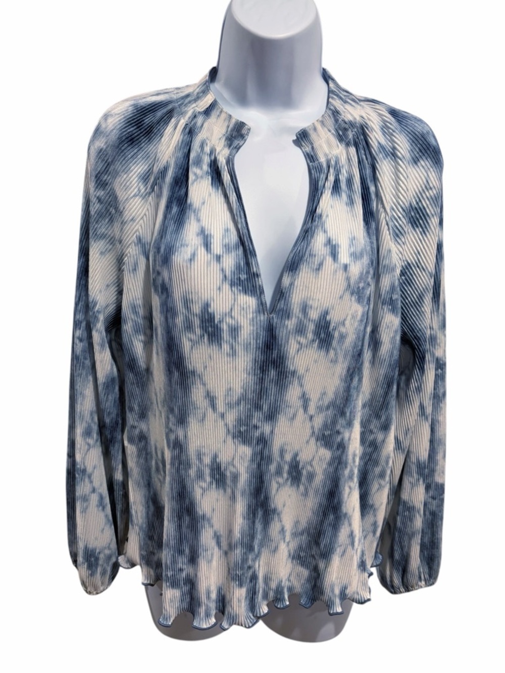 Saylor Plisse Satin V-Neck Top size Small